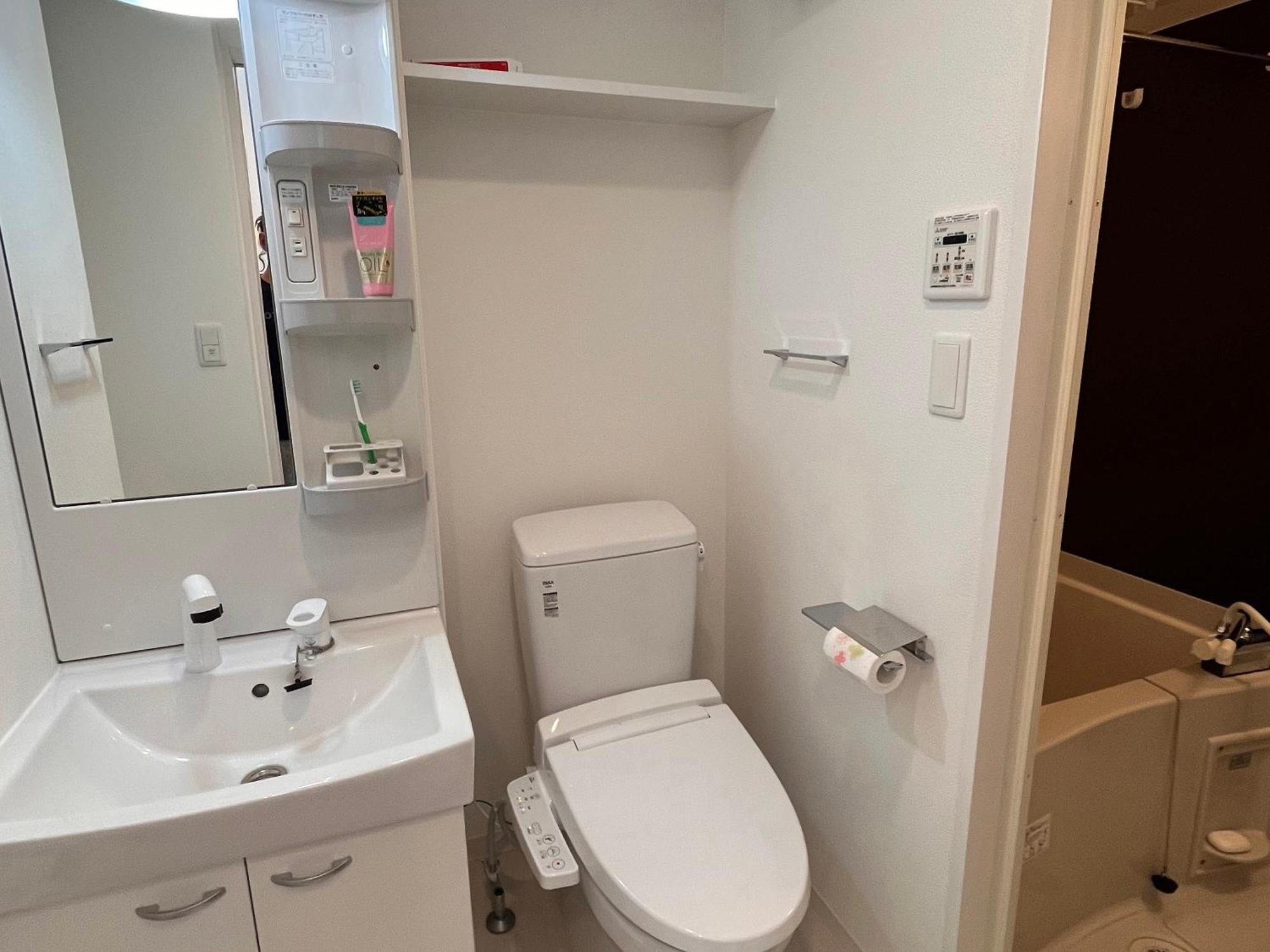 R Guest House Osaka Bagian luar foto