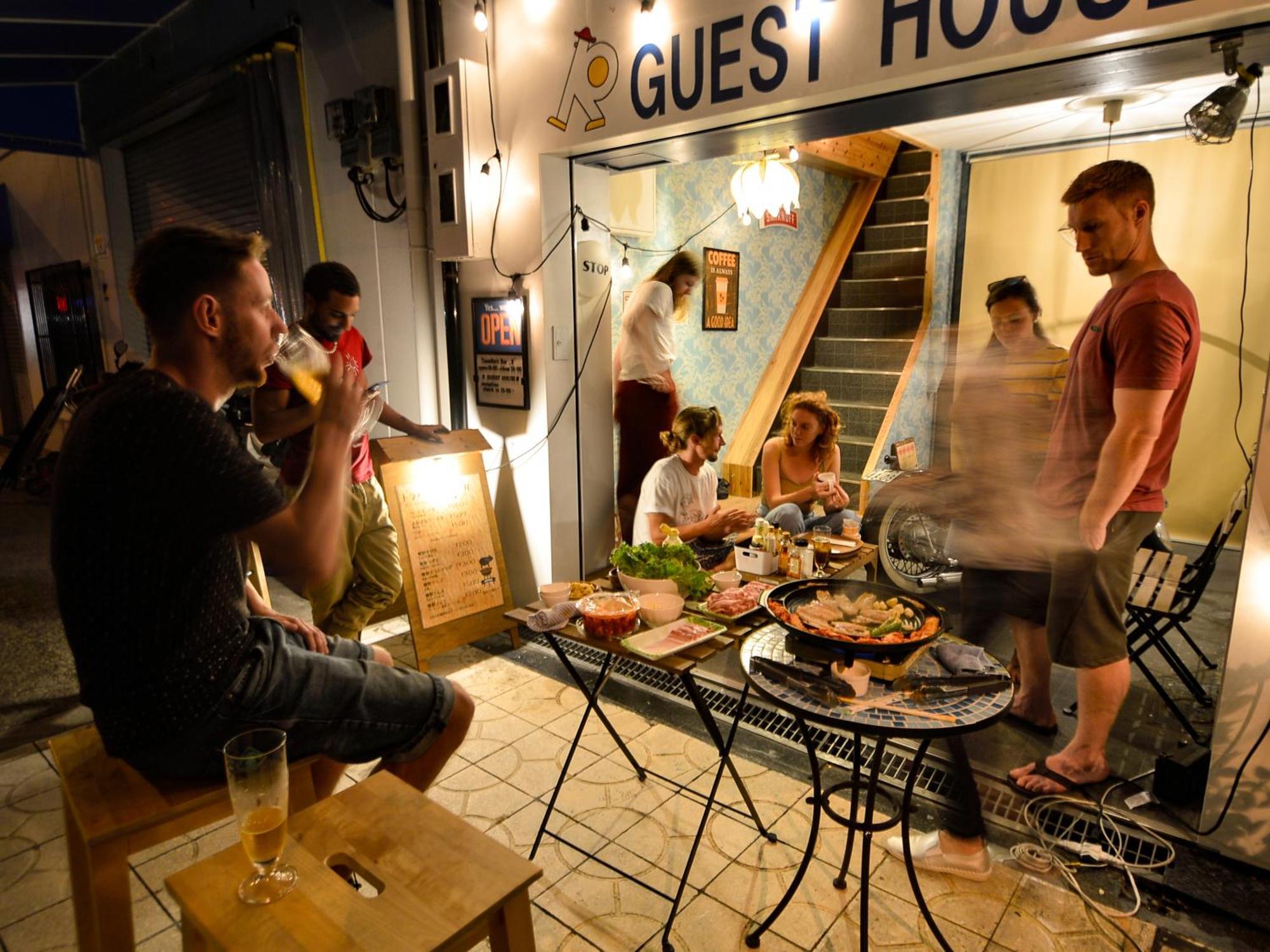 R Guest House Osaka Bagian luar foto